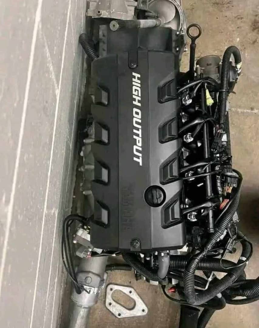 Engine with mount